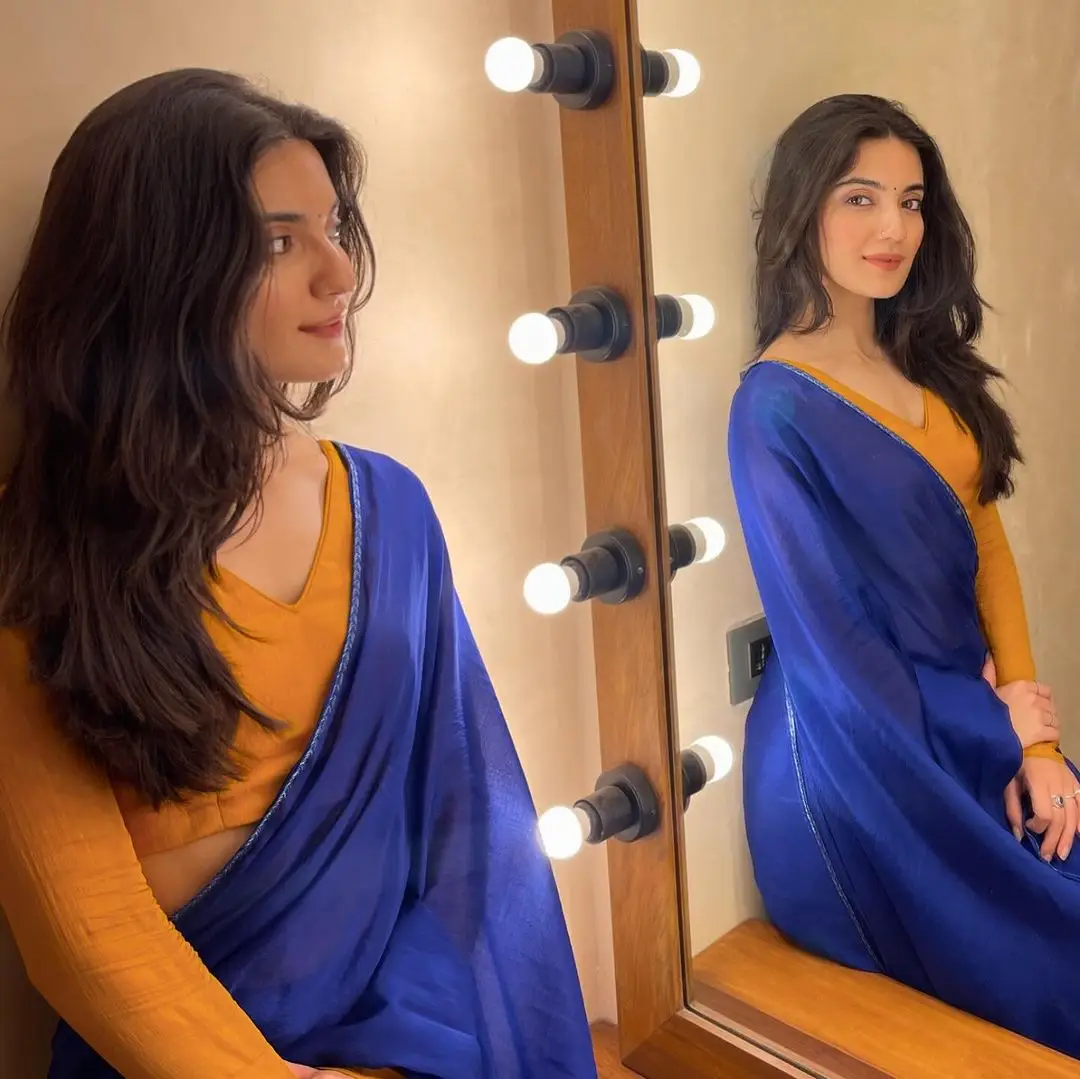 NORTH INDIAN GIRL PRATIBHA RANTA IN TRADITIONAL BLUE SAREE YELLOW BLOUSE 3